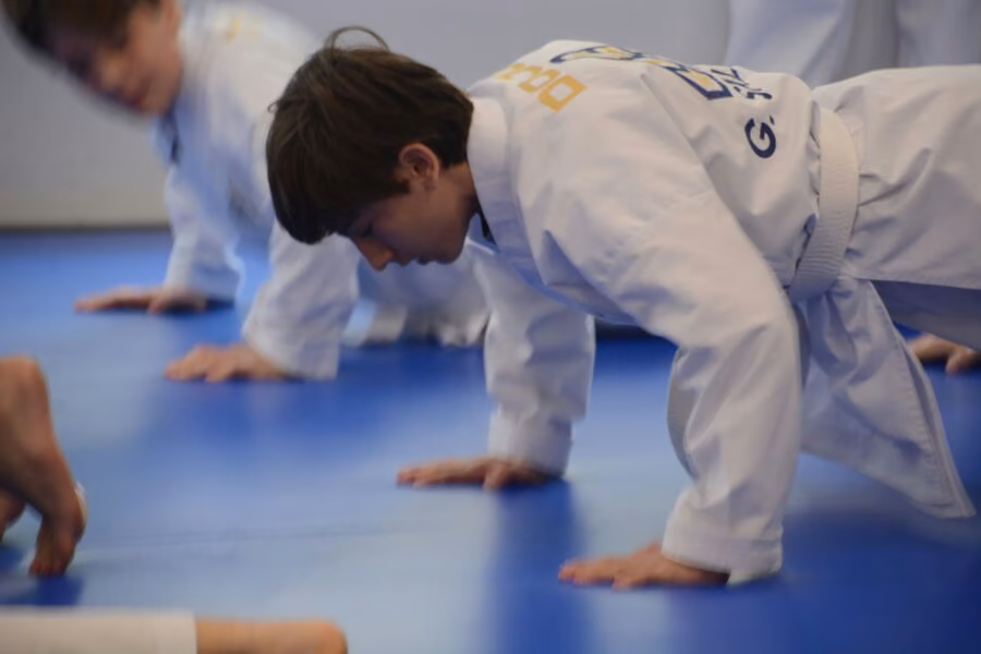 Adolescente treinando na Dojo Artes Marciais em Moema