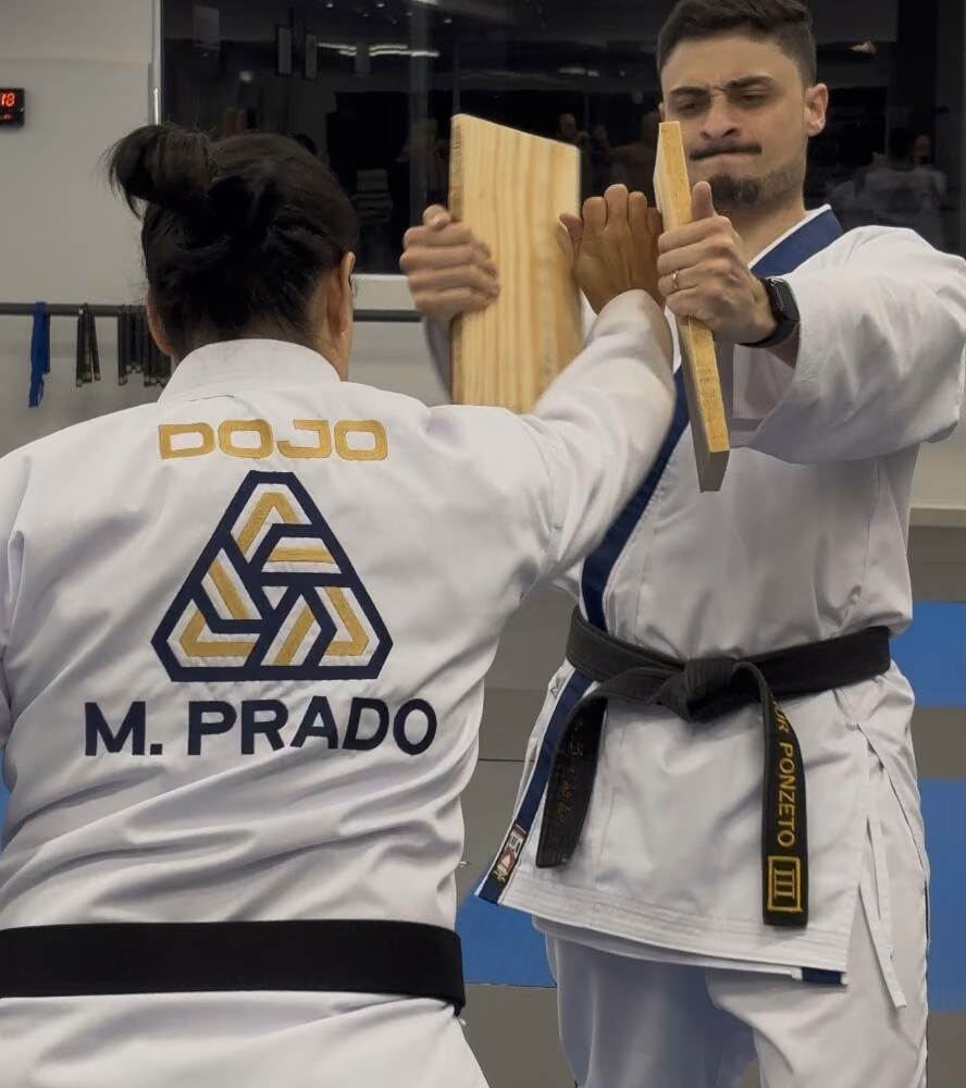 Aluno adulto treinando na Dojo Artes Marciais em Moema