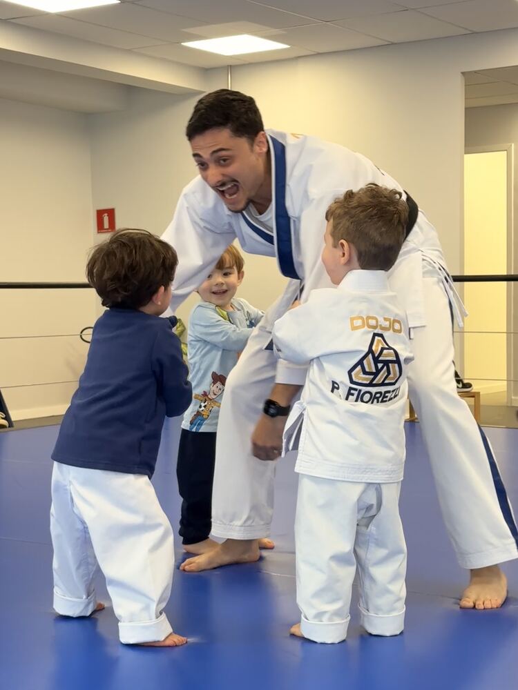 Criança da turma Cubs treinando na Dojo Artes Marciais